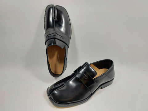 Tabi loafers in black