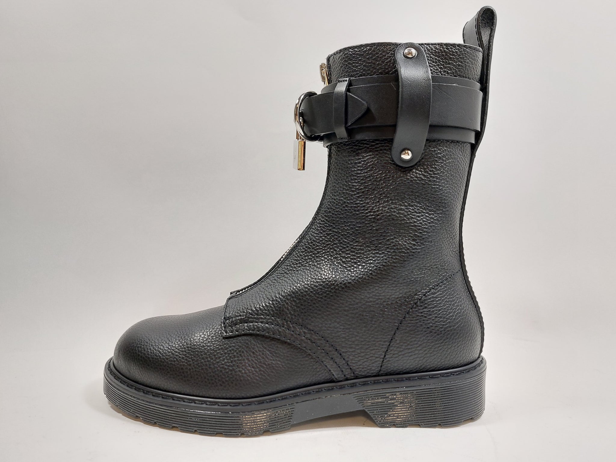 Grainy leather combat boots