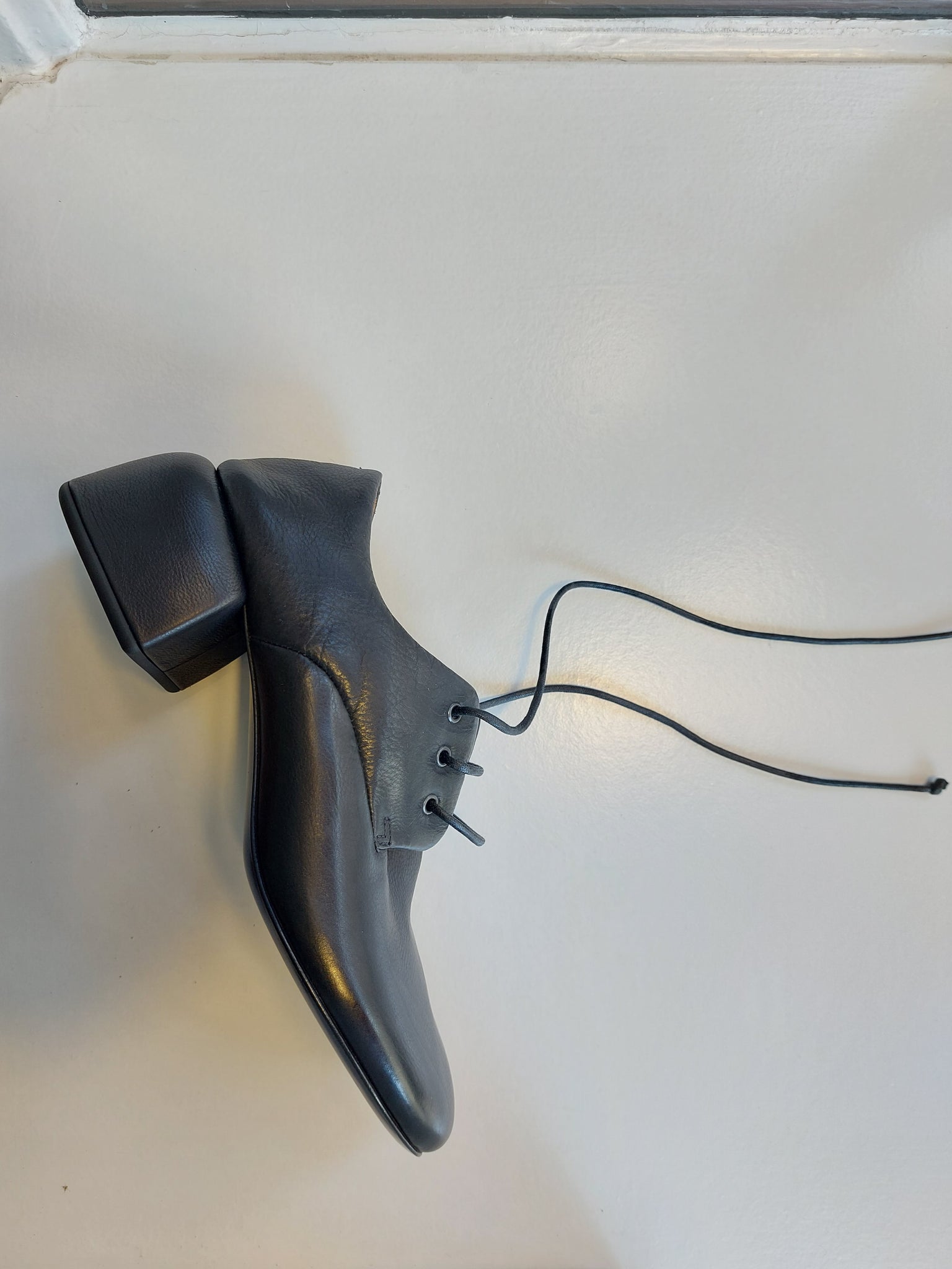 Lace-up shoe on low heel