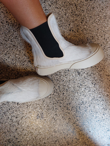Ankle boots on elevated sole in soft white
