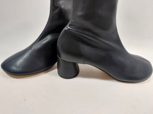 Glove ankle booties in black