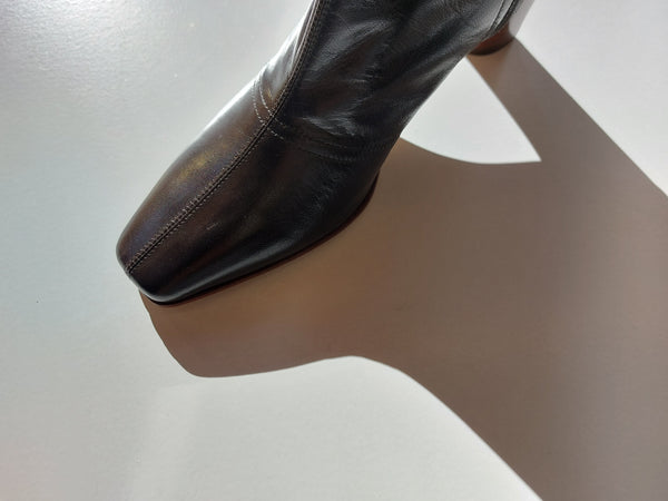 Boots in dark brown