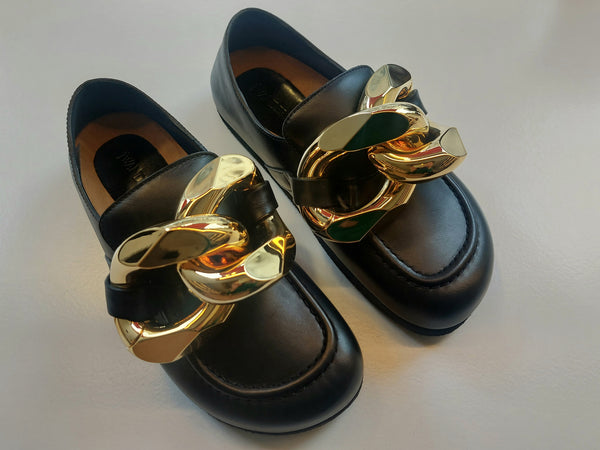 Closed chain loafer