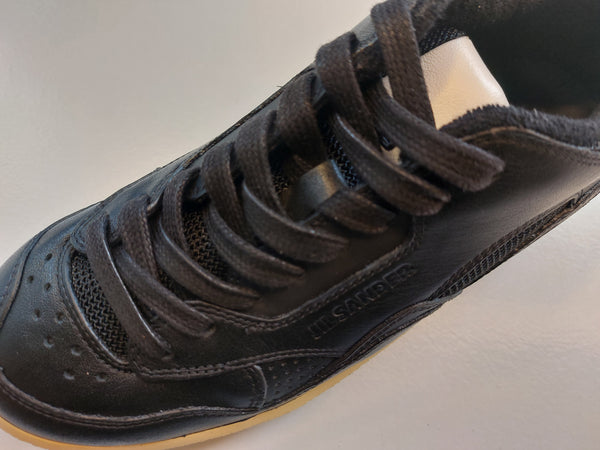 Low rise sneaker in black