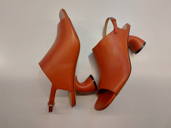 Sandal on mid heel in warm orange