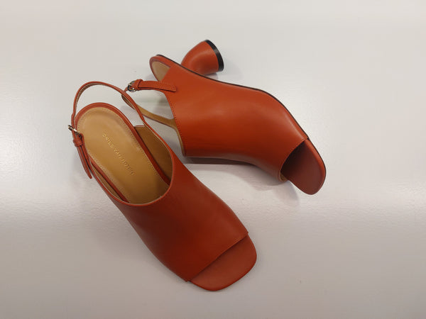 Sandal on mid heel in warm orange