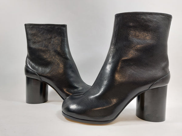 Black Tabi boots on classic 8 cm heel