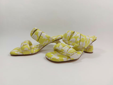 Sandals with two straps in yellow