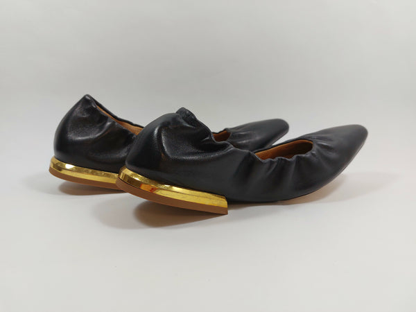 Soft leather flats in black