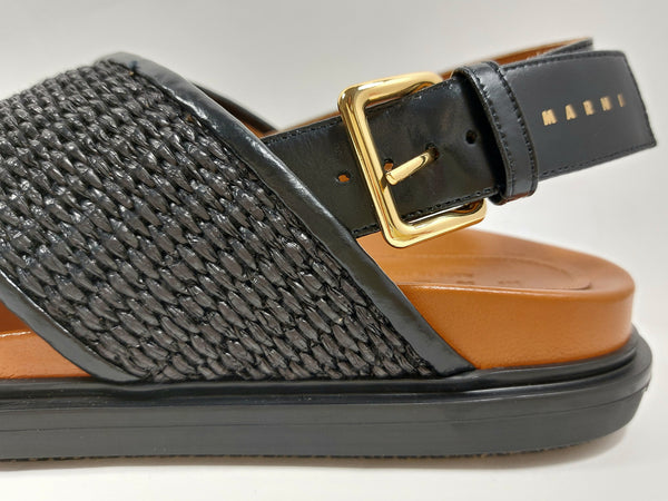 Sandal in raffia & leather in black