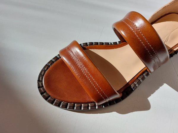 Open sandals in light brown