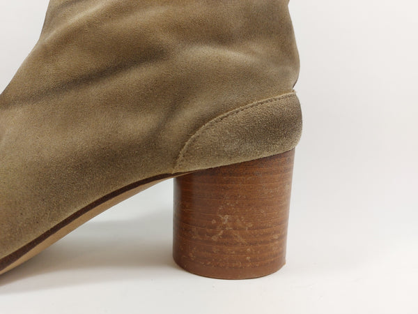 Tabi boots on mid heel in suede