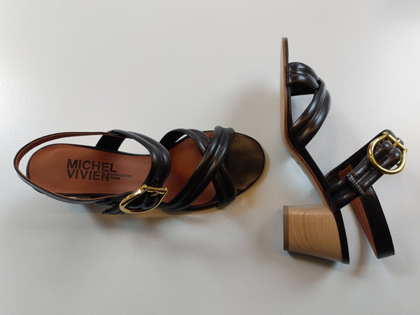 Sandal on mid heel in chocolate brown