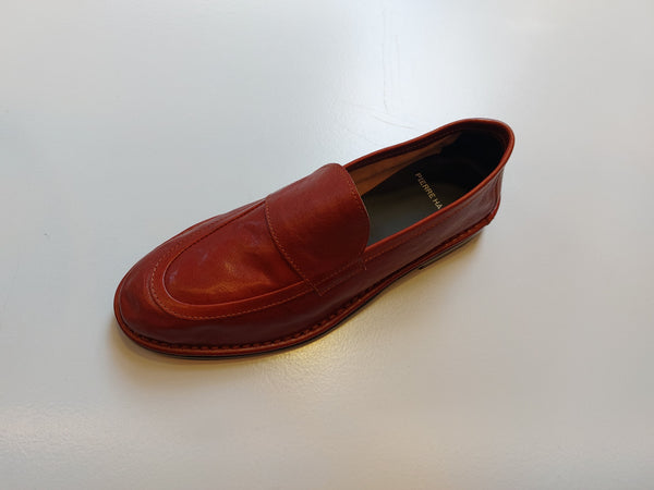 Soft leather mocassin in mahogany