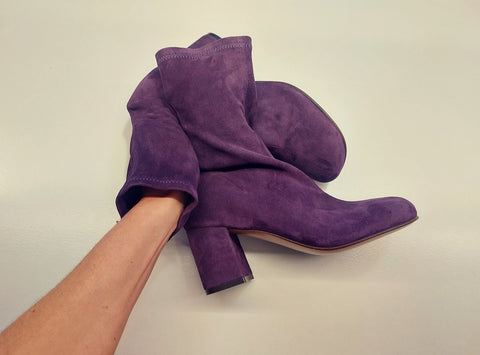 Stretch booties in purple