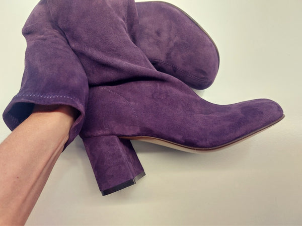 Stretch booties in purple