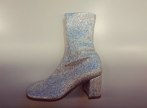 Stretch booties in sparkly silver