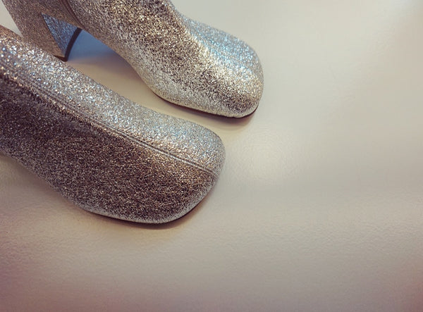 Stretch booties in sparkly silver