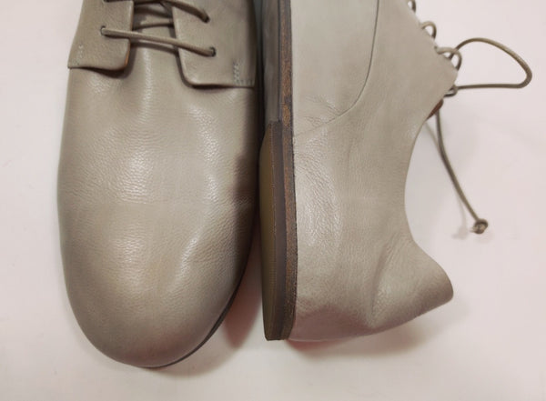 Lace-up in clay grey