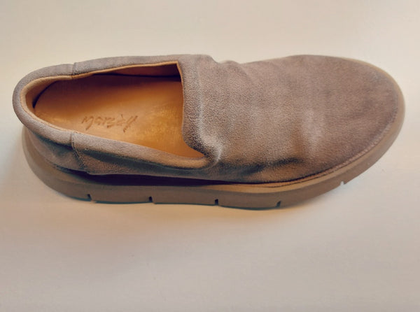 Slip-on loafers in clay