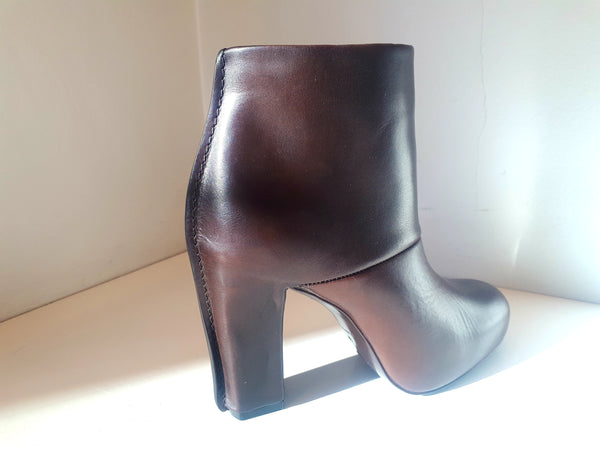 Ankle boots in vegetable tanned leather