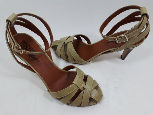 Sandal in beige with ankle strap