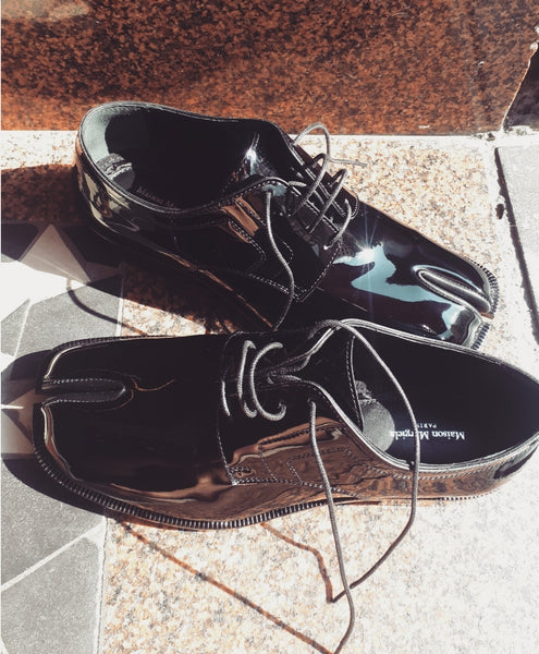 Tabi lace up in soft shiny leather