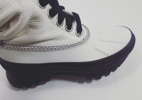Lace- ups in off-white with wool inside