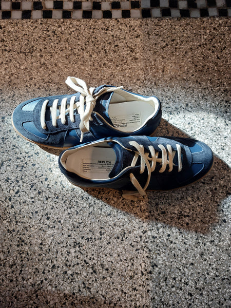 Replica sneaker in blue