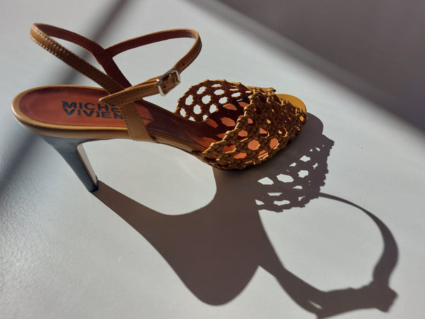 Peeptoe sandal with open weaving in cognac