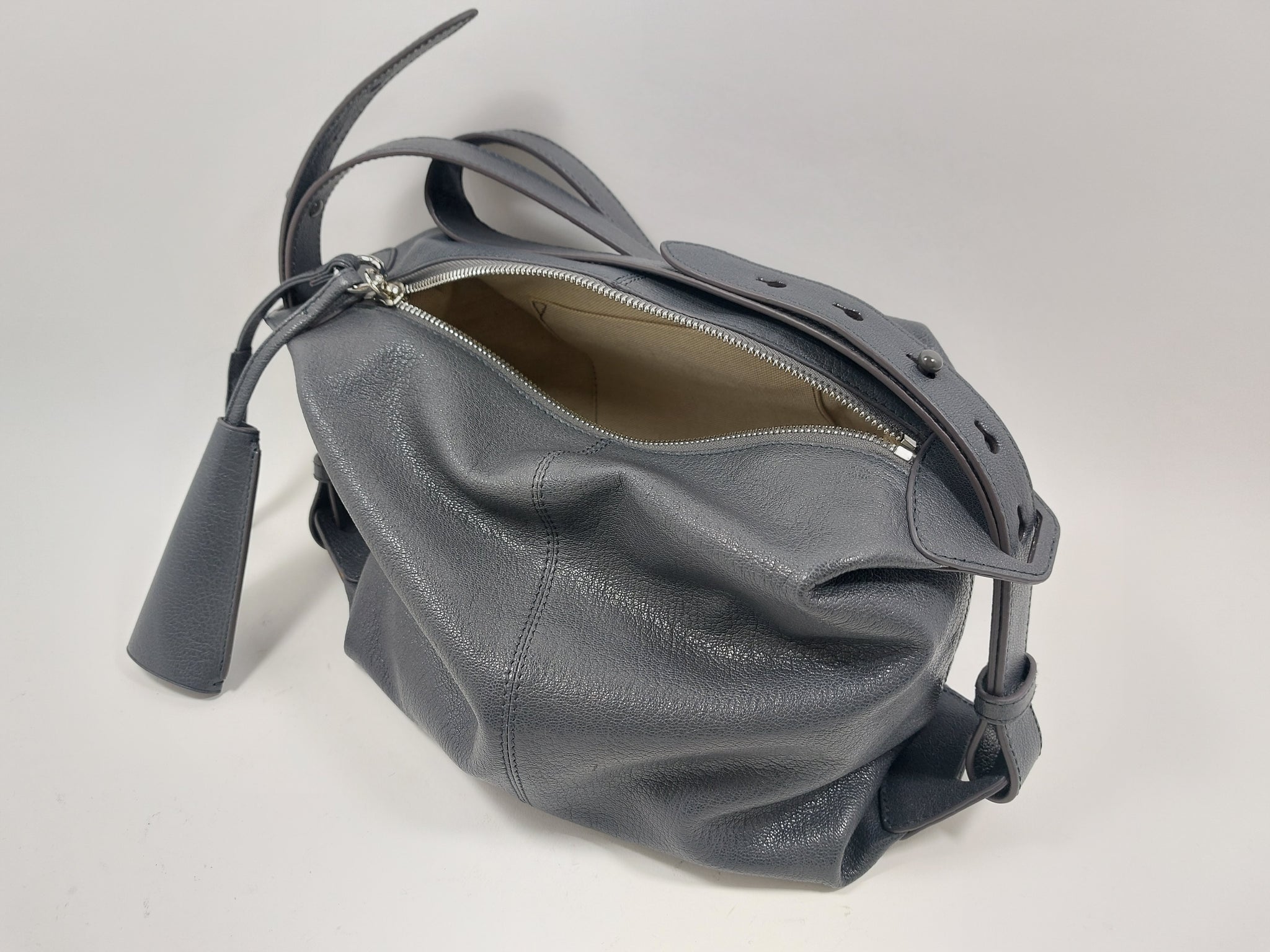 Hand bag in grey