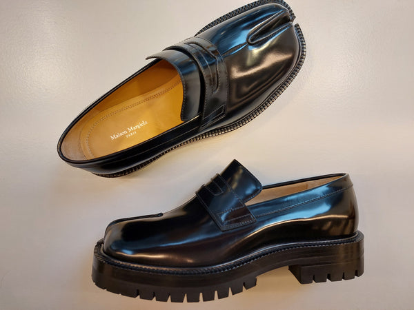 Tabi loafers on platform sole