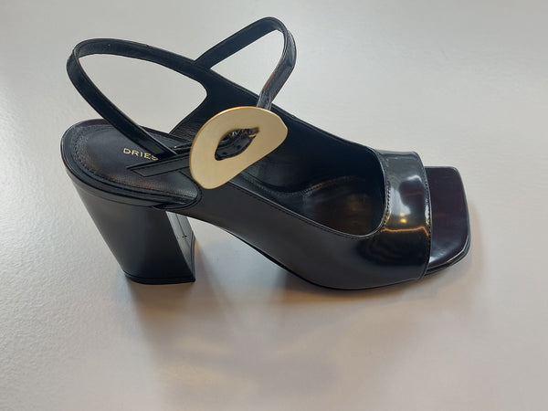 Heeled sandals in black