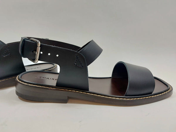 Classic sandals in black
