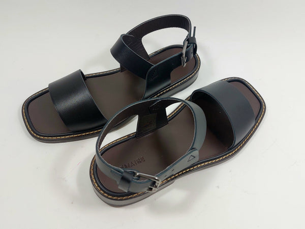 Classic sandals in black