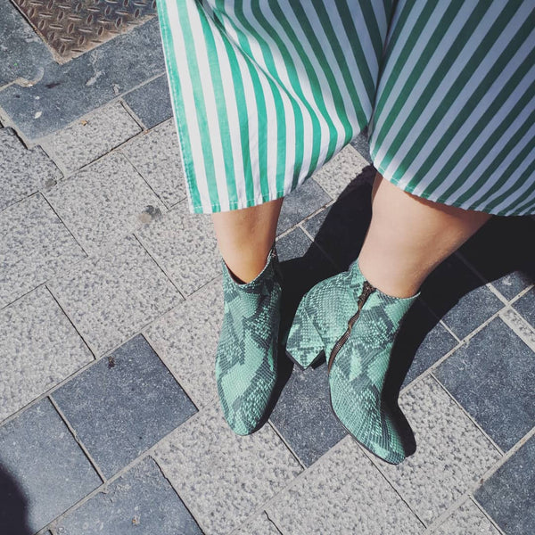 Short Boots in green printed leather