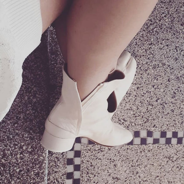Tabi ankle boots on low heel in cream