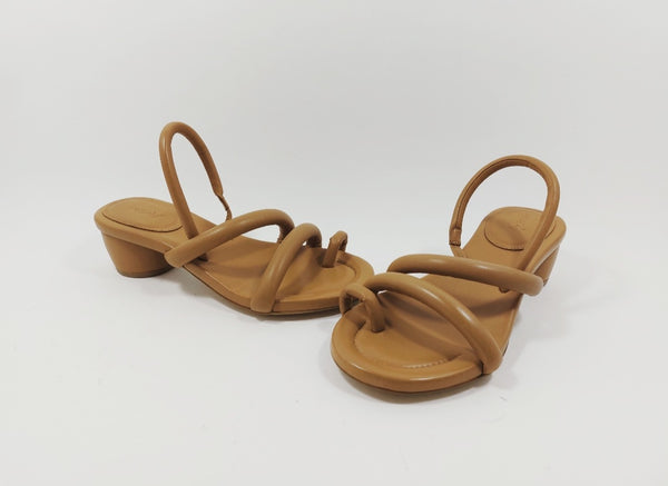 Sandal with puffy straps in light cognac